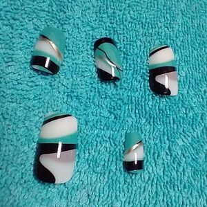 Press on nails green black white abstract set